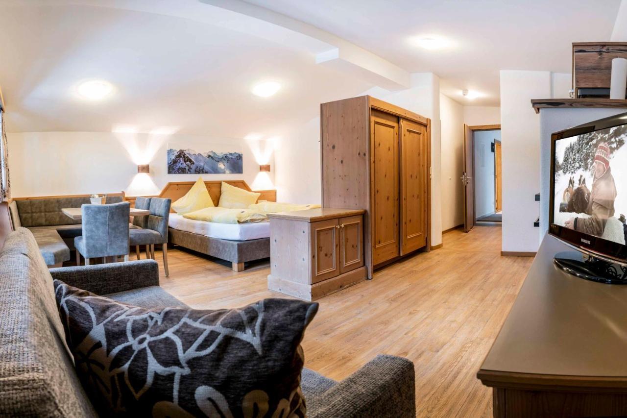 Hotel Almhof-Reithof Pitztal Sankt Leonhard im Pitztal Esterno foto