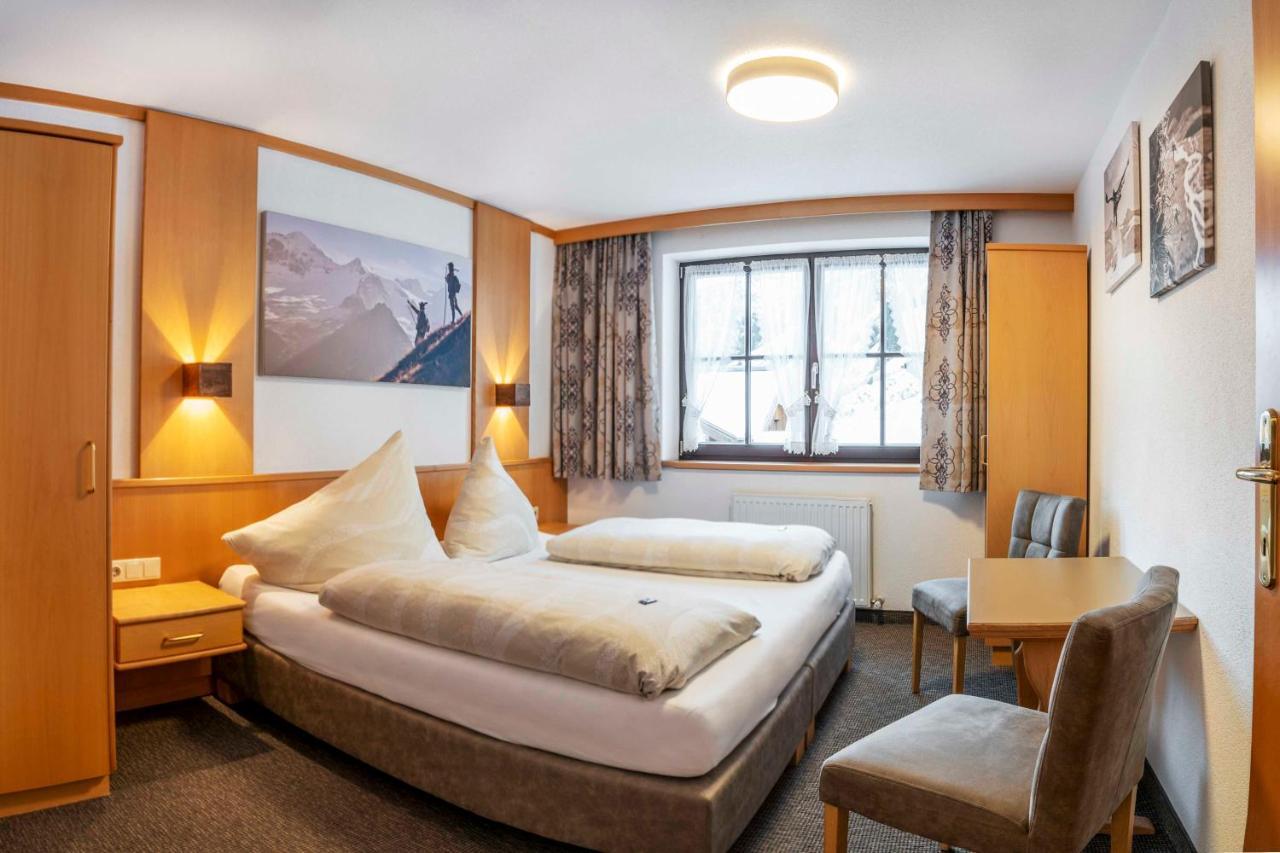 Hotel Almhof-Reithof Pitztal Sankt Leonhard im Pitztal Esterno foto