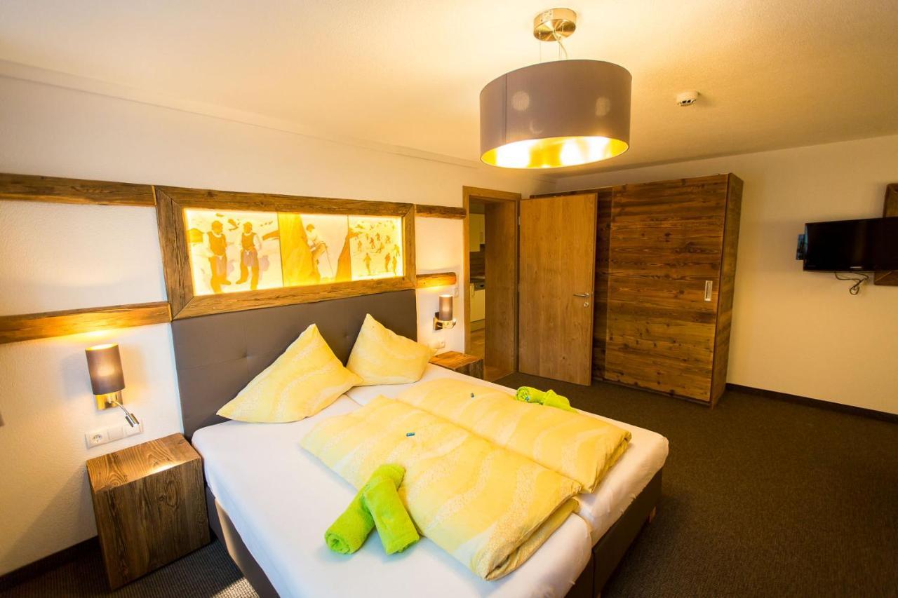 Hotel Almhof-Reithof Pitztal Sankt Leonhard im Pitztal Esterno foto