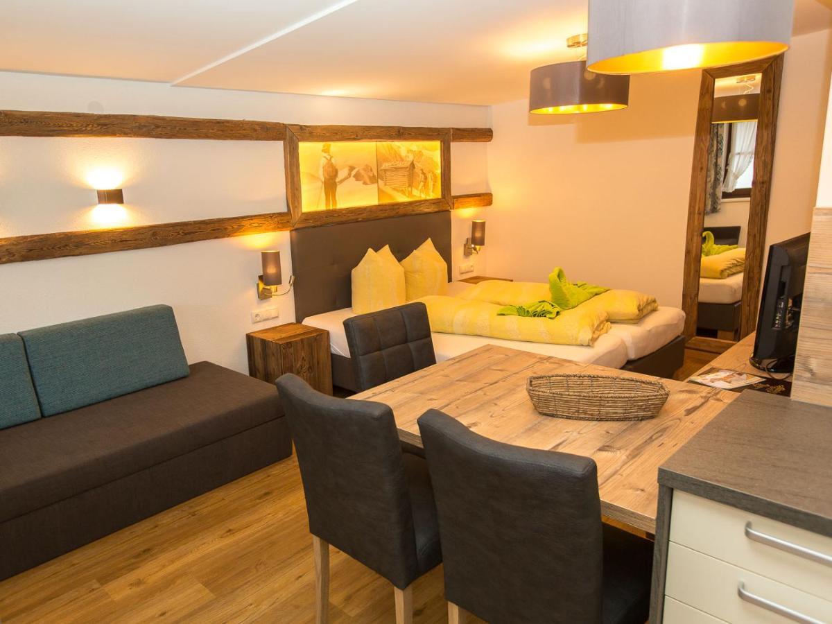 Hotel Almhof-Reithof Pitztal Sankt Leonhard im Pitztal Esterno foto