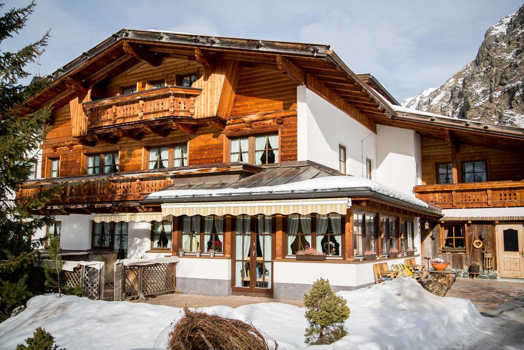 Hotel Almhof-Reithof Pitztal Sankt Leonhard im Pitztal Esterno foto