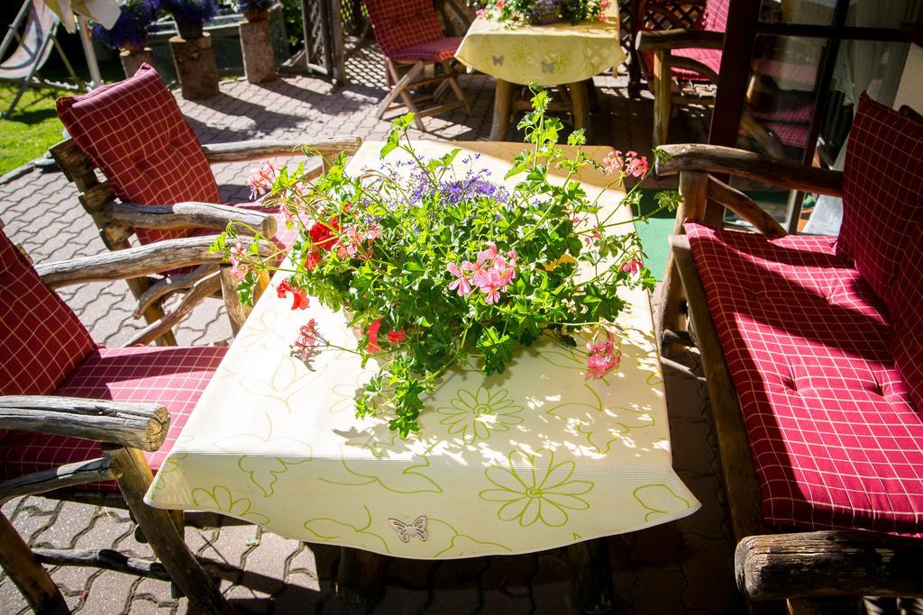 Hotel Almhof-Reithof Pitztal Sankt Leonhard im Pitztal Esterno foto